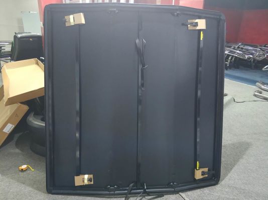 Крышка кровати Хилукс Навара трифолд, складывая Тоннеау покрывает материалы ПВК